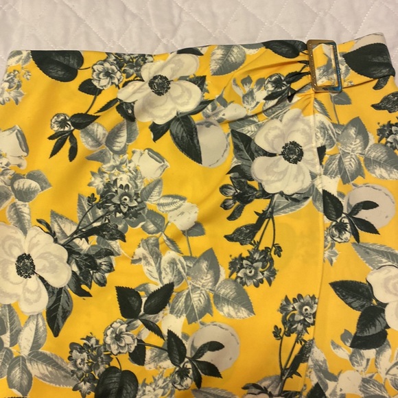 Women’s skirt - Picture 2 of 6